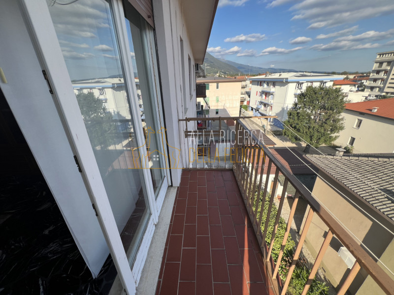 SCHIO - SS.Trinità: In contesto condominiale tranquillo e comodo a tutti i servizi, luminoso appa...