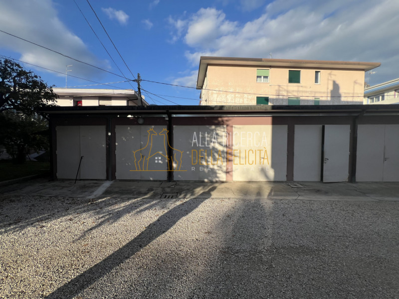 SCHIO - SS.Trinità: In contesto condominiale tranquillo e comodo a tutti i servizi, luminoso appa...