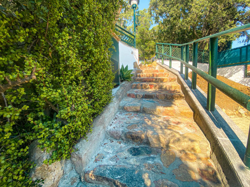 In una delle località più suggestive della costa sud-orientale della Sardegna, a Villasimius, pro...