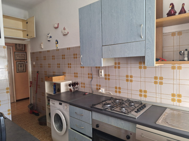 In una laterale di Corso Padova, poco lontano dalla sede universitaria di viale Margherita propon...