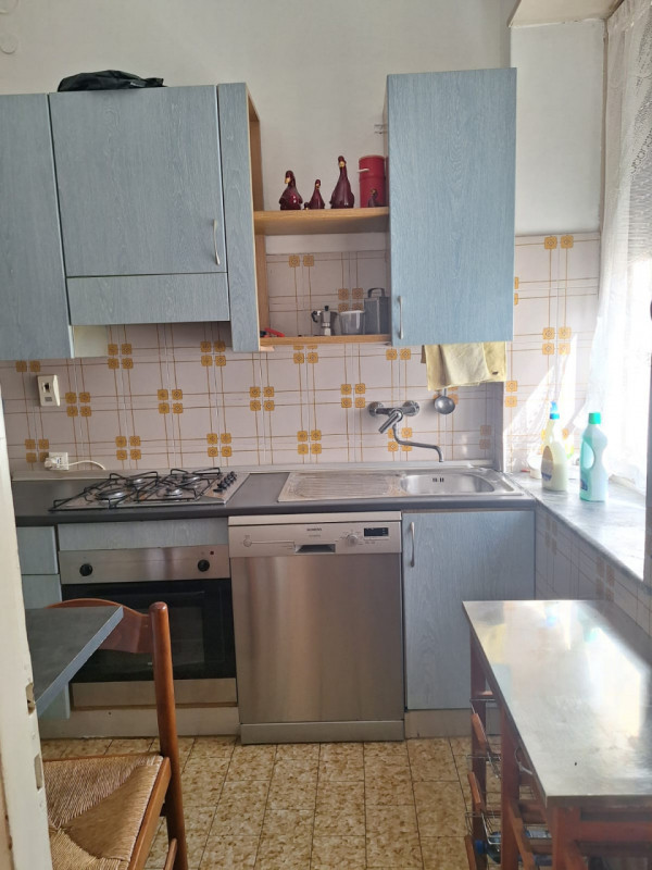 In una laterale di Corso Padova, poco lontano dalla sede universitaria di viale Margherita propon...