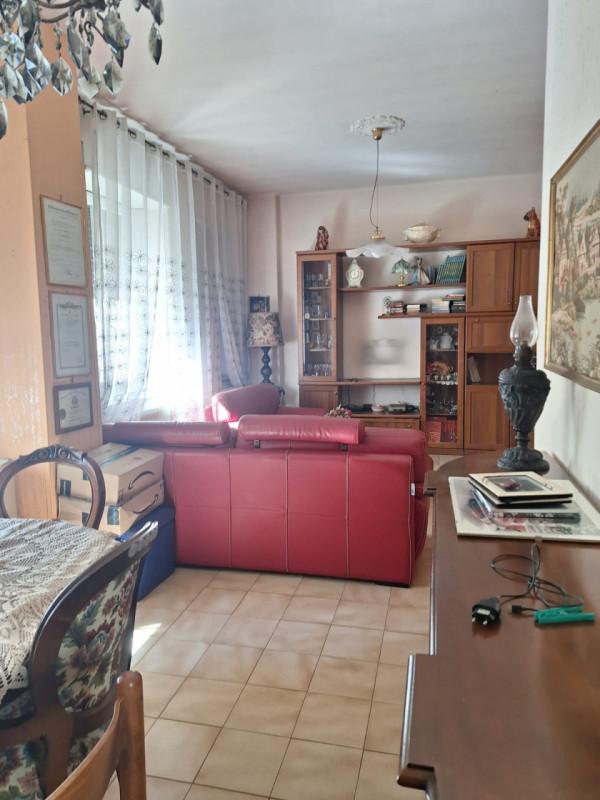 In una laterale di Corso Padova, poco lontano dalla sede universitaria di viale Margherita propon...