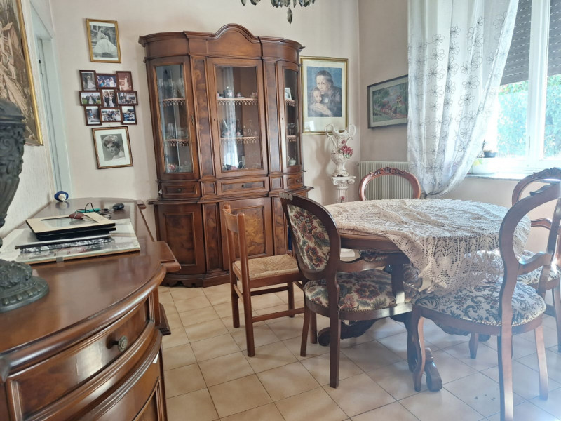 In una laterale di Corso Padova, poco lontano dalla sede universitaria di viale Margherita propon...