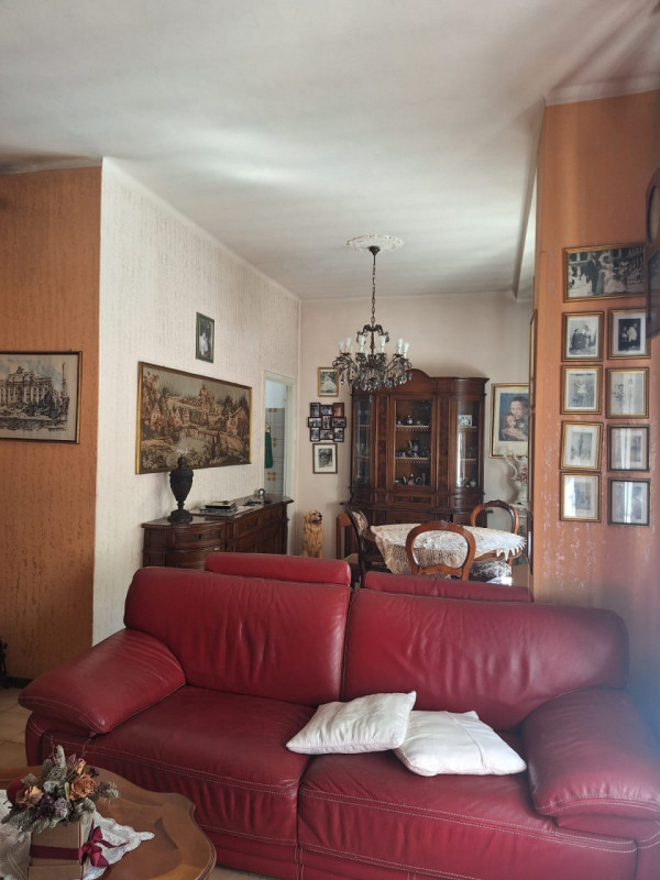 In una laterale di Corso Padova, poco lontano dalla sede universitaria di viale Margherita propon...