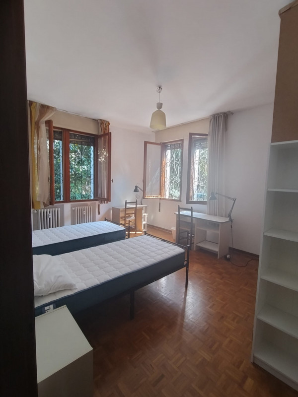 In ottimo contesto residenziale, tranquillo, verde, con palazzine e villette, adiacente alle mura...