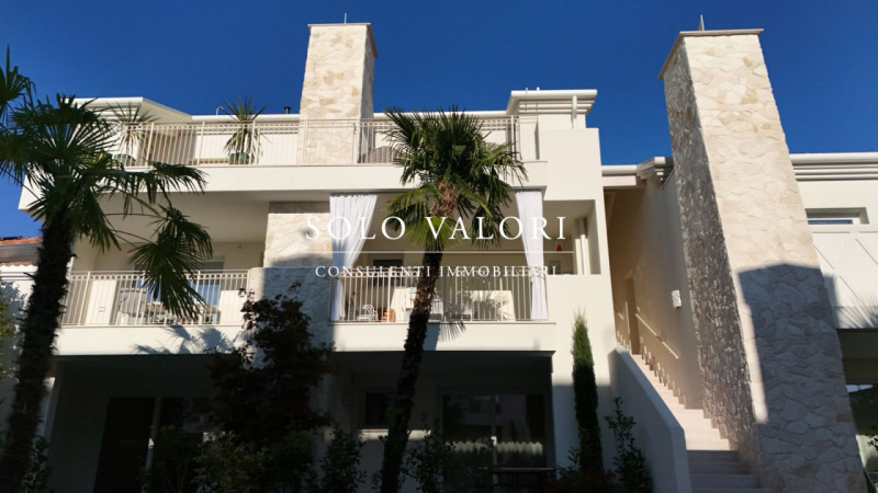 Rif. JE11 (per info 3381655389 Andrea S.)

Scopri il tuo nuovo rifugio al mare! Situato nel cuore...