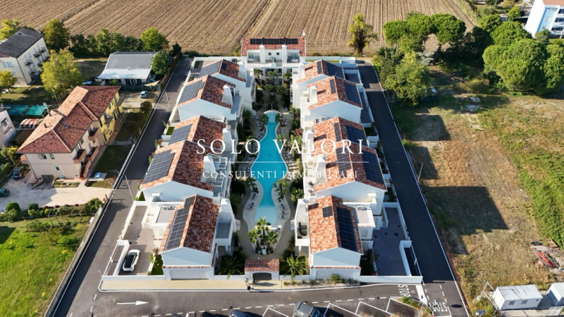 Rif. JE11 (per info 3381655389 Andrea S.)

Scopri il tuo nuovo rifugio al mare! Situato nel cuore...