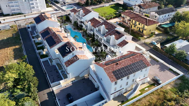 Rif. JE11 (per info 3381655389 Andrea S.)

Scopri il tuo nuovo rifugio al mare! Situato nel cuore...