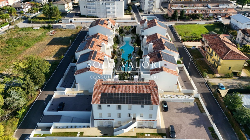 Rif. JE11 (per info 3381655389 Andrea S.)

Scopri il tuo nuovo rifugio al mare! Situato nel cuore...