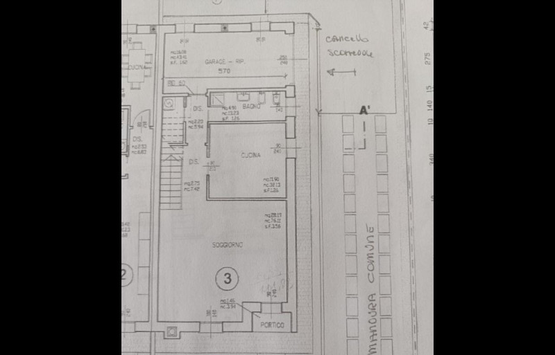 ALBIGNASEGO QUARTIERE FERRI .  trifamiliare 2012 
TENUTA BENISSIMO MQ. 130 E POCO GIARDINO
IL PER...