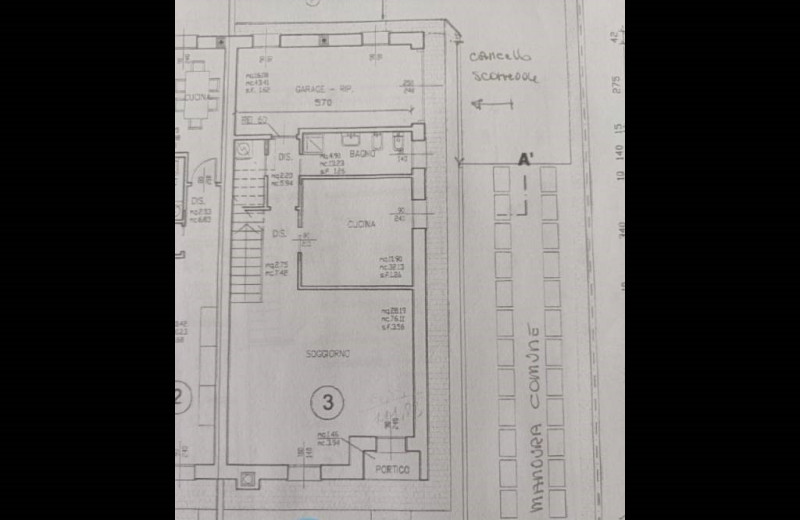 ALBIGNASEGO QUARTIERE FERRI .  trifamiliare 2012 
TENUTA BENISSIMO MQ. 130 E POCO GIARDINO
IL PER...