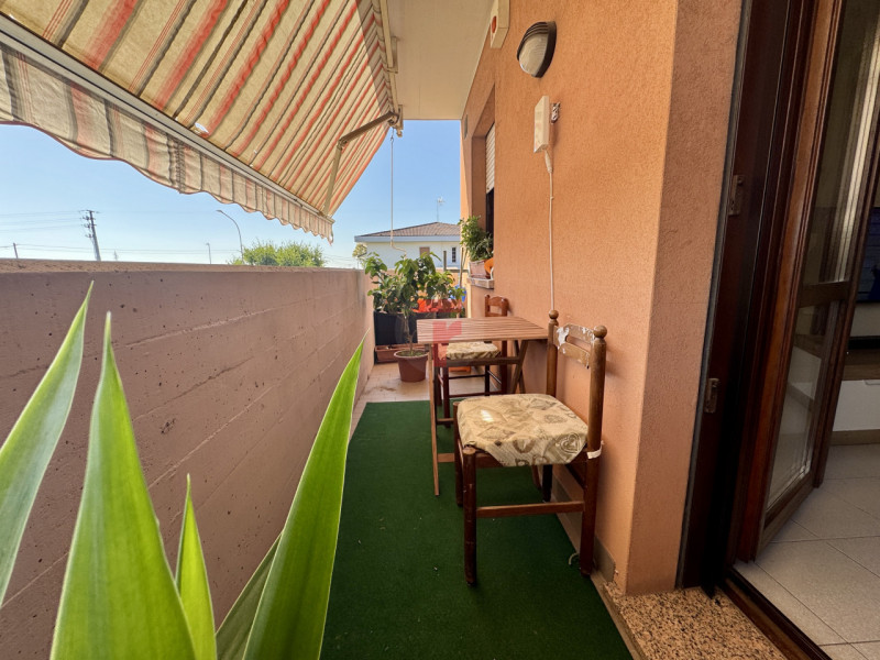 STRA - loc.Paluello. Su zona tranquilla comoda alle Poste. Condominio servito da ampio parcheggio...