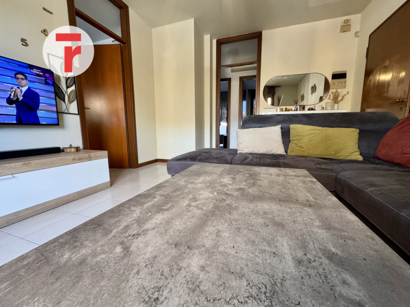 STRA - loc.Paluello. Su zona tranquilla comoda alle Poste. Condominio servito da ampio parcheggio...