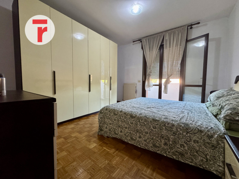 STRA - loc.Paluello. Su zona tranquilla comoda alle Poste. Condominio servito da ampio parcheggio...