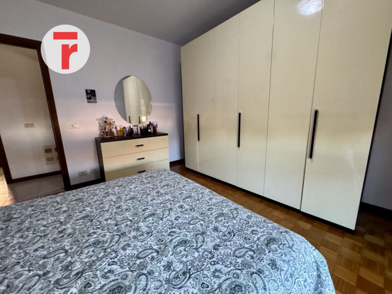 STRA - loc.Paluello. Su zona tranquilla comoda alle Poste. Condominio servito da ampio parcheggio...