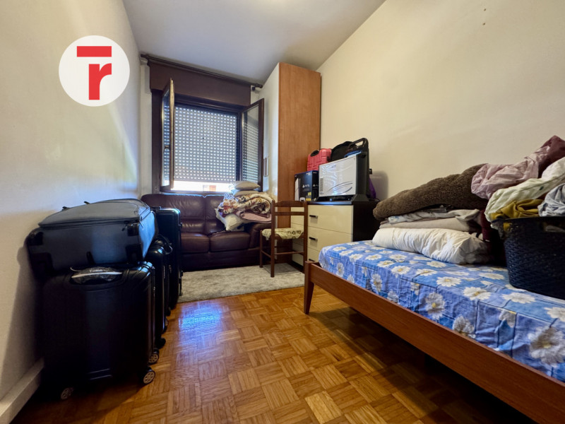 STRA - loc.Paluello. Su zona tranquilla comoda alle Poste. Condominio servito da ampio parcheggio...