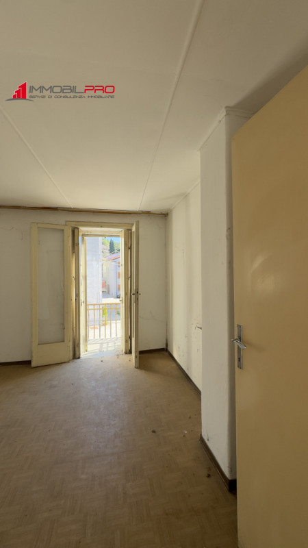 A Carrè (VI), in zona tranquilla e comoda ai servizi, proponiamo casa singola terracielo, posta i...