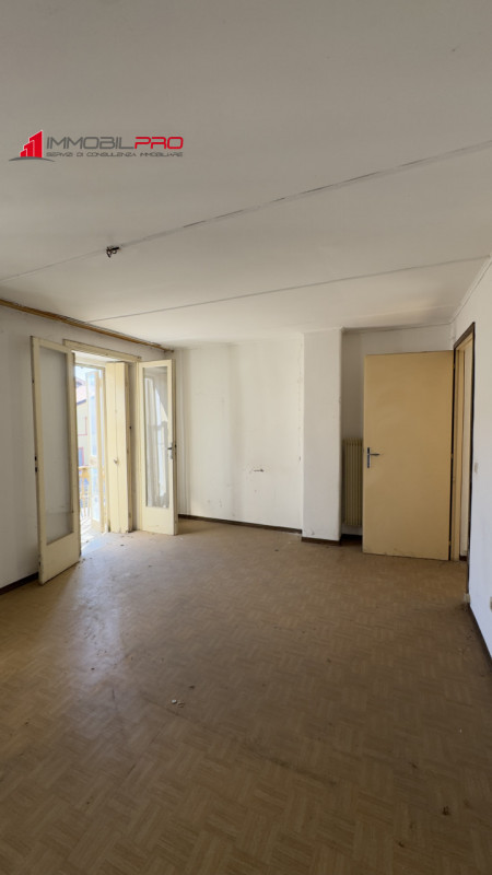 A Carrè (VI), in zona tranquilla e comoda ai servizi, proponiamo casa singola terracielo, posta i...