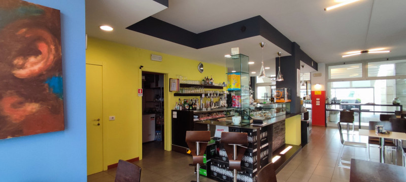 Nel centro di Istrana, proponiamo in vendita un bar moderno e luminoso, situato in una posizione ...