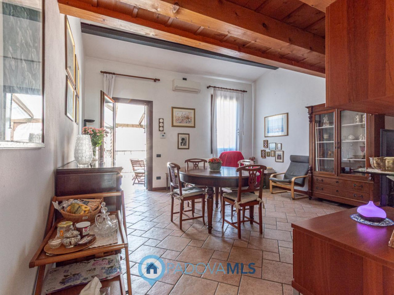 Immobile in esclusiva al Gruppo Padova MLS
Situato nel cuore pulsante del Centro Storico di Padov...