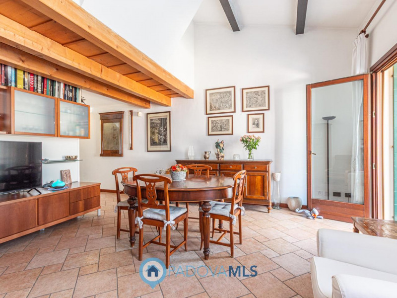 Immobile in esclusiva al Gruppo Padova MLS
Situato nel cuore pulsante del Centro Storico di Padov...