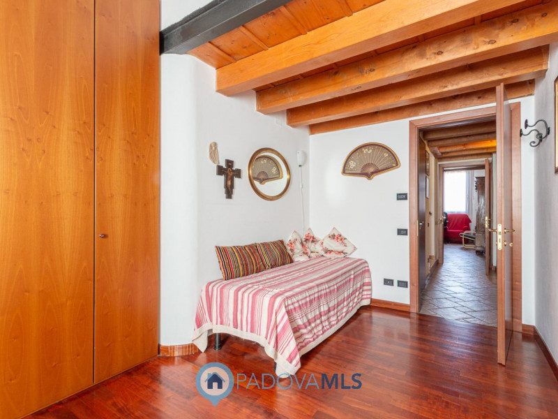 Immobile in esclusiva al Gruppo Padova MLS
Situato nel cuore pulsante del Centro Storico di Padov...