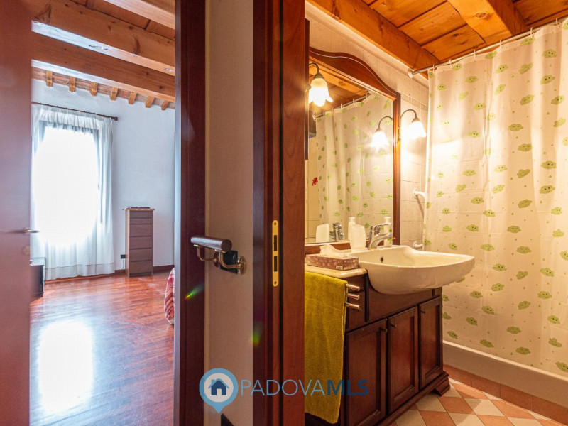 Immobile in esclusiva al Gruppo Padova MLS
Situato nel cuore pulsante del Centro Storico di Padov...