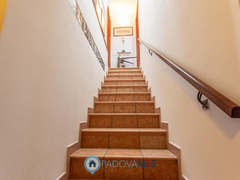 Immobile in esclusiva al Gruppo Padova MLS
Situato nel cuore pulsante del Centro Storico di Padov...