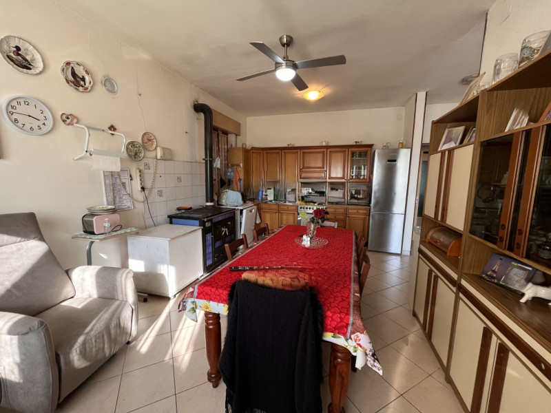 SOSSANO, loc. Pilastro: Abitazione singola terratetto, attualmente così suddivisa: al piano terra...