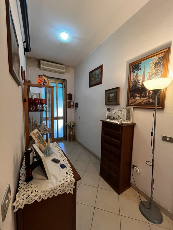 SOSSANO, loc. Pilastro: Abitazione singola terratetto, attualmente così suddivisa: al piano terra...