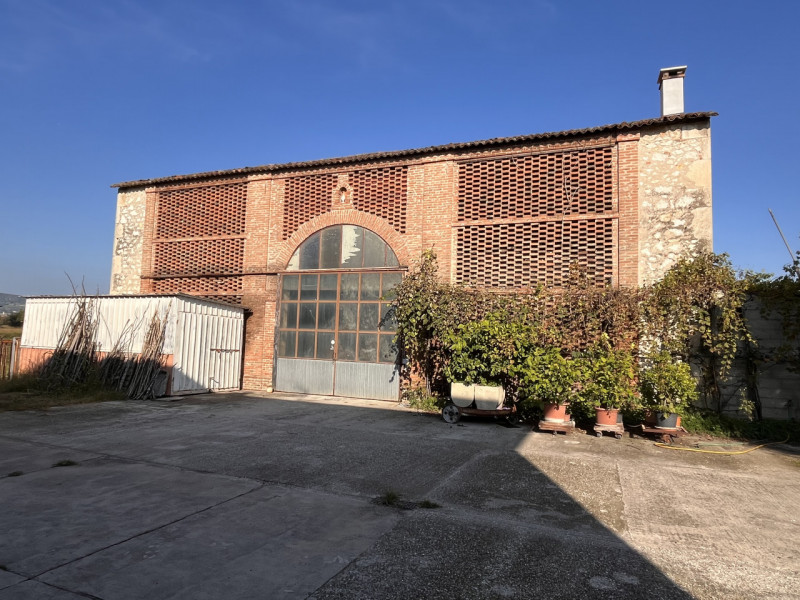 SOSSANO, loc. Pilastro: Abitazione singola terratetto, attualmente così suddivisa: al piano terra...