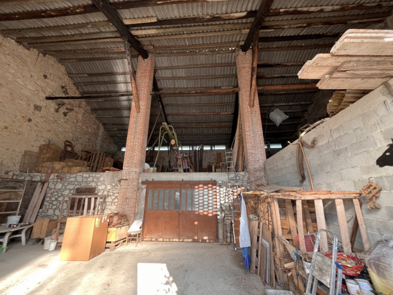 SOSSANO, loc. Pilastro: Abitazione singola terratetto, attualmente così suddivisa: al piano terra...