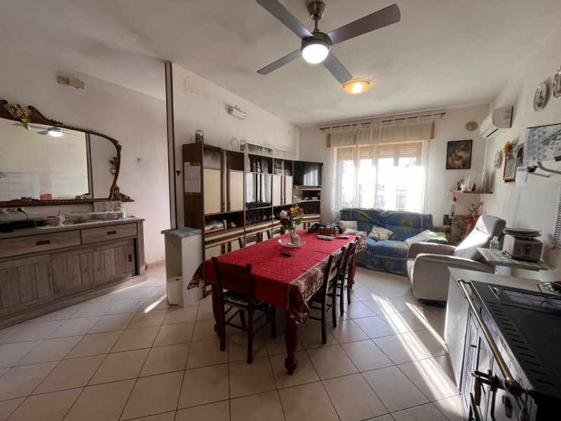 SOSSANO, loc. Pilastro: Abitazione singola terratetto, attualmente così suddivisa: al piano terra...