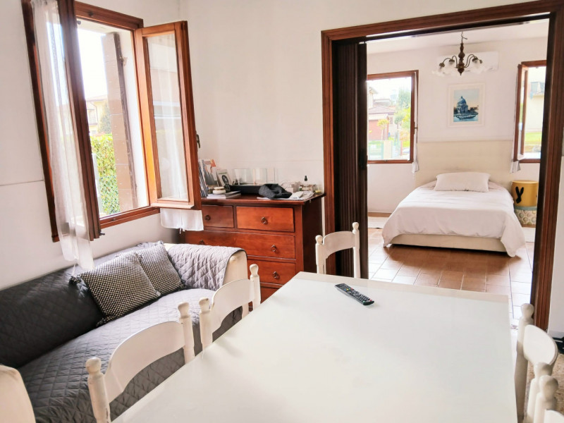 Situata nella tranquilla e ricercata zona di Galta, nel comune di Vigonovo, vi proponiamo un'impe...