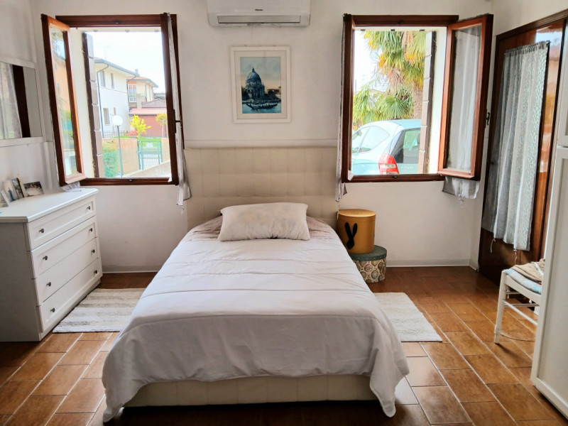 Situata nella tranquilla e ricercata zona di Galta, nel comune di Vigonovo, vi proponiamo un'impe...