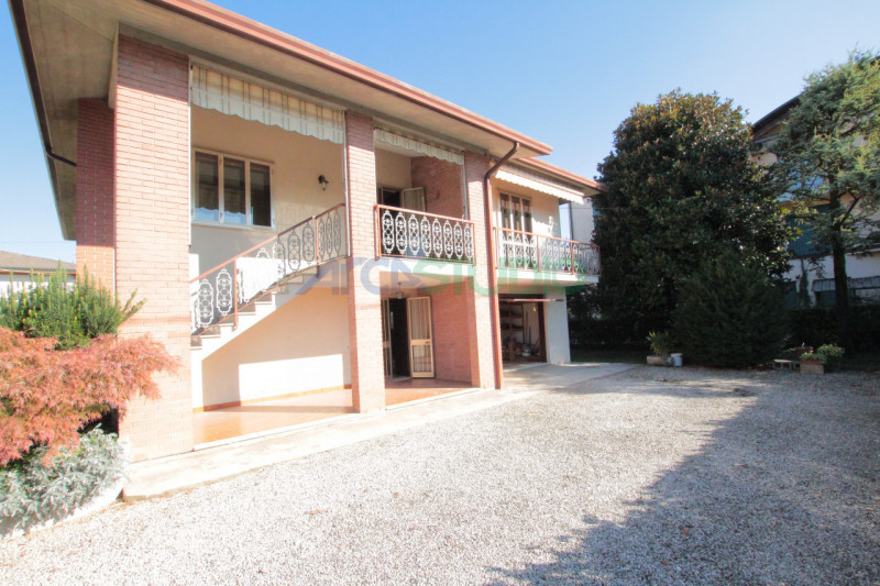 QUINTO VICENTINO:
Stai cercando una casa indipendente in zona centrale e vuoi che i tuoi figli si...