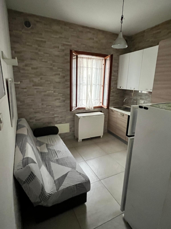 A DUE PASSI DA PORTA PORTELLO PROPONIAMO IN LOCAZIONE UN BILOCALE RISTRUTTURATO ED ARREDATO. 
COM...