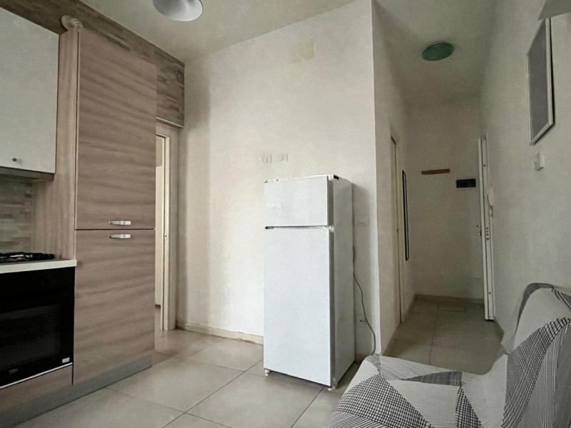 A DUE PASSI DA PORTA PORTELLO PROPONIAMO IN LOCAZIONE UN BILOCALE RISTRUTTURATO ED ARREDATO. 
COM...