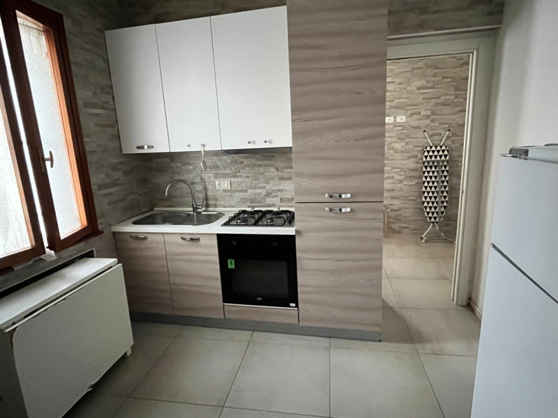 A DUE PASSI DA PORTA PORTELLO PROPONIAMO IN LOCAZIONE UN BILOCALE RISTRUTTURATO ED ARREDATO. 
COM...