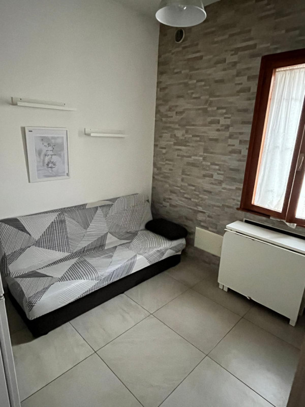 A DUE PASSI DA PORTA PORTELLO PROPONIAMO IN LOCAZIONE UN BILOCALE RISTRUTTURATO ED ARREDATO. 
COM...