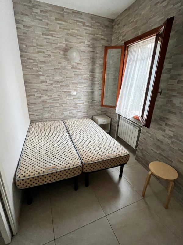 A DUE PASSI DA PORTA PORTELLO PROPONIAMO IN LOCAZIONE UN BILOCALE RISTRUTTURATO ED ARREDATO. 
COM...