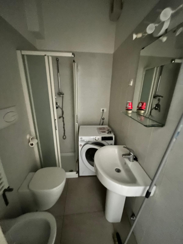 A DUE PASSI DA PORTA PORTELLO PROPONIAMO IN LOCAZIONE UN BILOCALE RISTRUTTURATO ED ARREDATO. 
COM...