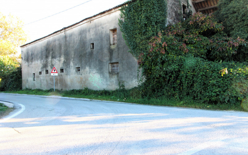 PERNUMIA: in località di Maseralino fabbricato di campagna inagibile con annesso ricovero attrezz...
