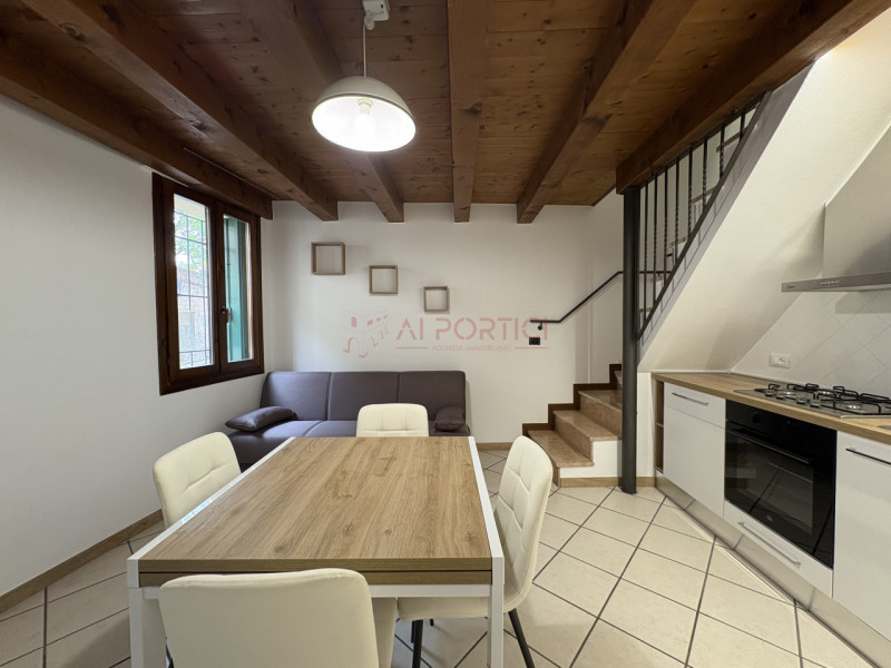 PADOVA Centro Storico -  Luminoso APPARTAMENTO completamente arredato con mobilia NUOVA e MODERNA...