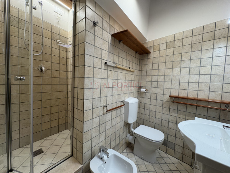 PADOVA Centro Storico -  Luminoso APPARTAMENTO completamente arredato con mobilia NUOVA e MODERNA...