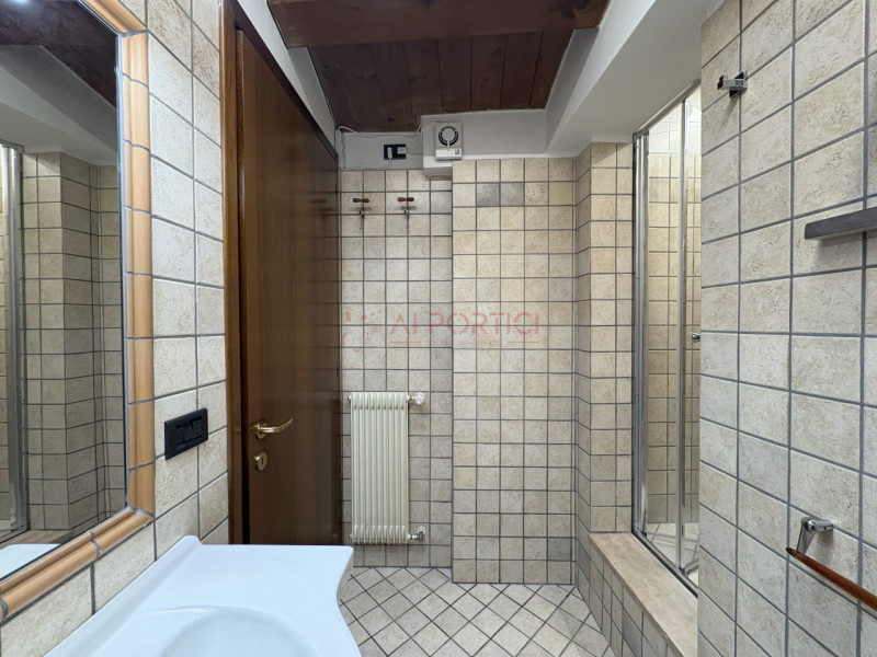 PADOVA Centro Storico -  Luminoso APPARTAMENTO completamente arredato con mobilia NUOVA e MODERNA...