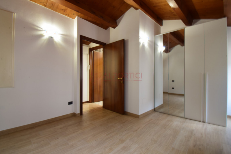 PADOVA Centro Storico -  Luminoso APPARTAMENTO completamente arredato con mobilia NUOVA e MODERNA...