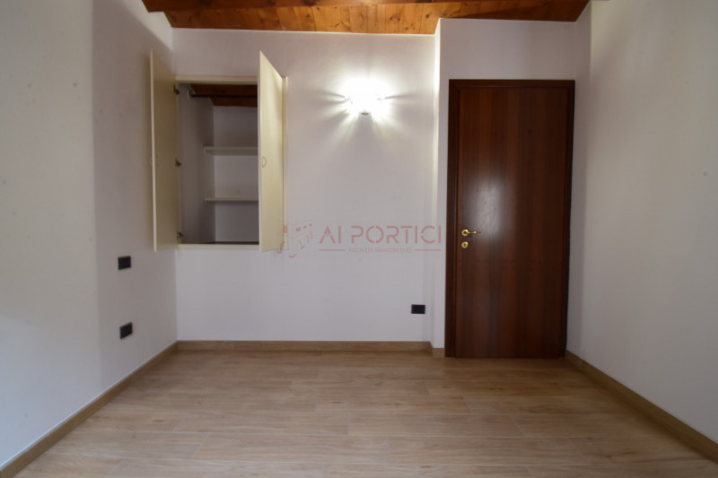 PADOVA Centro Storico -  Luminoso APPARTAMENTO completamente arredato con mobilia NUOVA e MODERNA...