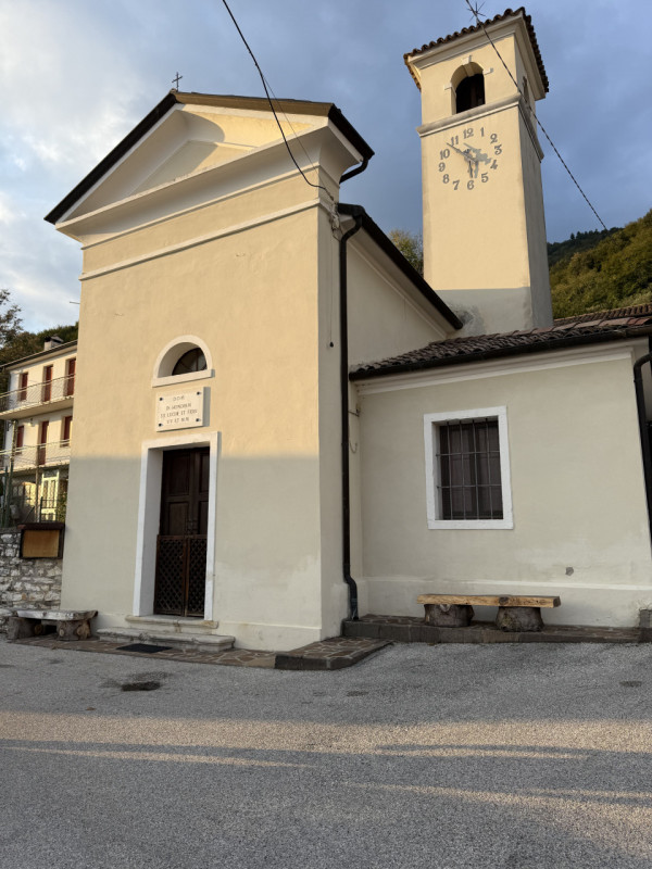 (Per INFO Fabrizio 3337743912) A pochissima distanza dal centro di Valdobbiadene, in una suggesti...