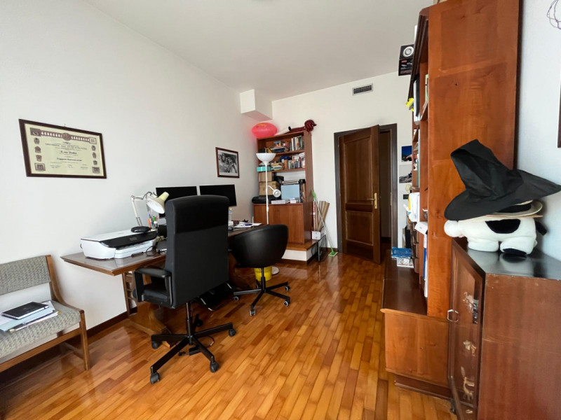 CAMIN: Classe Energetica E - EPgl,nren 144,40 KWh/mq anno.
In zona Tranquilla ma comodissima a tu...